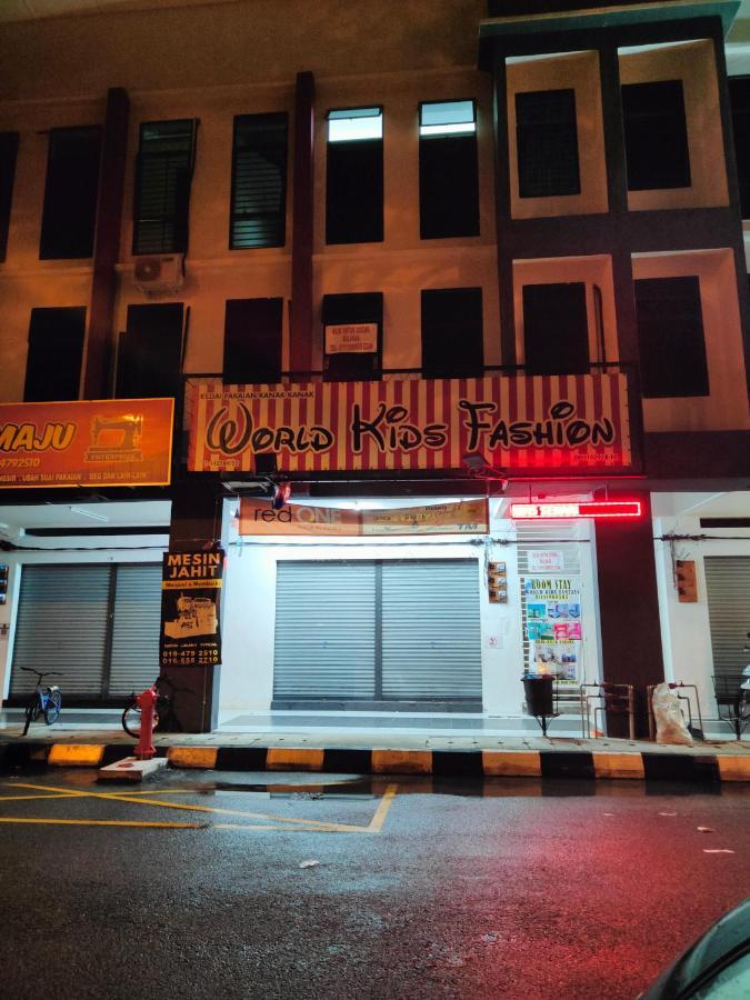 World Kids Fantasy Hotel Lumut Exterior photo
